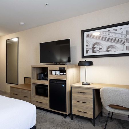 Sandman Hotel & Suites Winnipeg Airport Exterior photo