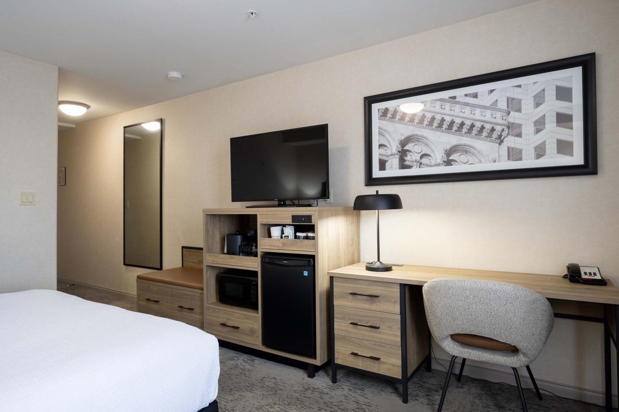 Sandman Hotel & Suites Winnipeg Airport Exterior photo